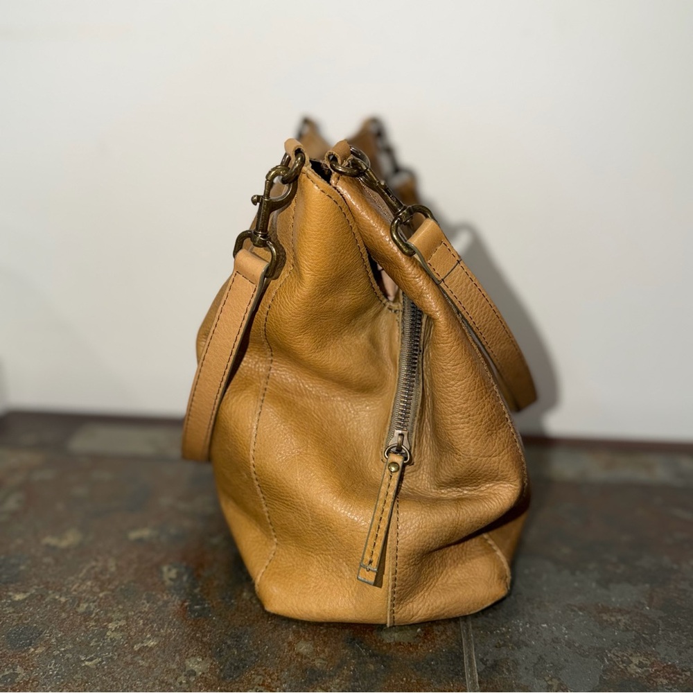 American Leather Co. Austin Triple Entry Bucket Shoulder Bag Women’s - Picture 6 of 8
